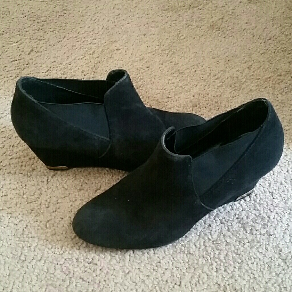 Black booties with gold heel